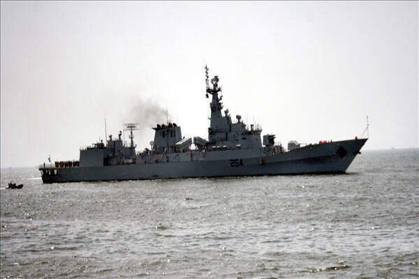 Coba Imbangi India, Pakistan Siap Operasikan Kapal Fregat Baru Buatan China