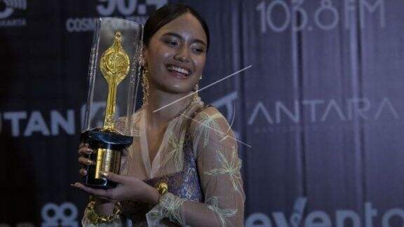 Raih Piala Pemeran Utama Wanita Terbaik FFI 2021, Arawinda Kirana Gemetar: Memenangkannya Saja Itu Absurd!