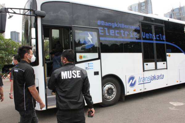Pengamat : Kendaraan Listrik Lebih Ideal untuk Transportasi Umum Dibanding Pribadi