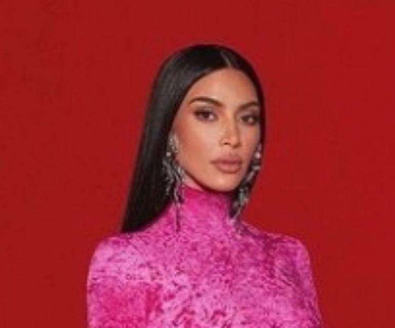Kim Kardashian Resmi Pacari Pete Davidson
