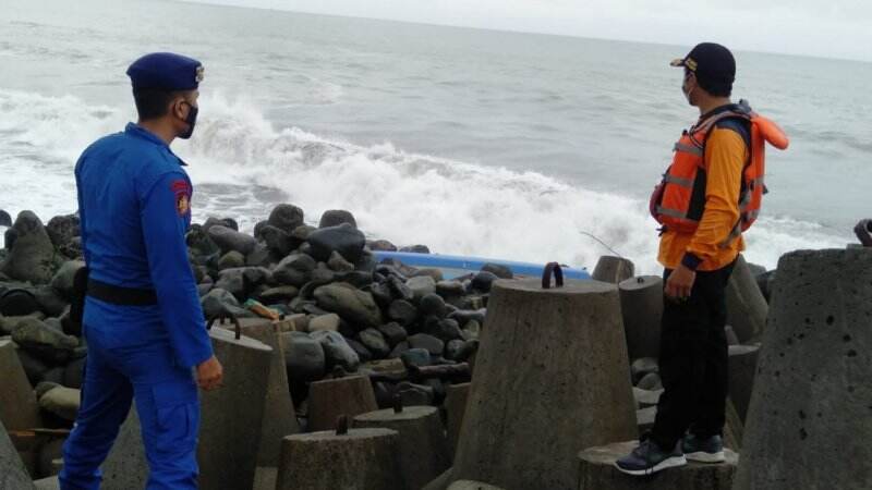 Dihantam Gelombang, Seorang Nelayan Tewas