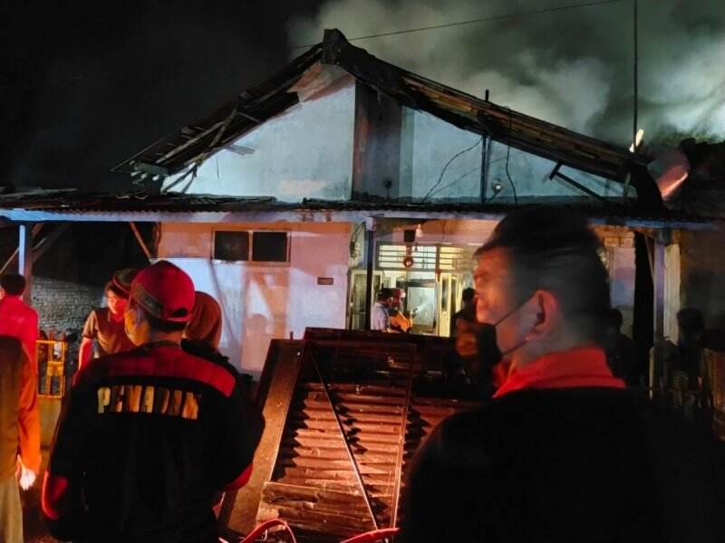 Permukiman Padat Penduduk di Lebak Terbakar, Empat Rumah Hangus
