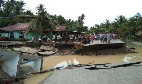 Banjir dan Longsor Landa Sejumlah Lokasi di Pasaman Barat