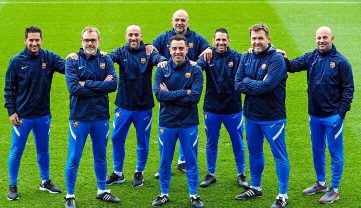 Tangani Barcelona, Xavi Dibantu Tujuh Staff