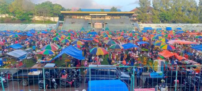 Suasana Lapangan Hijau Stadion Brantas yang Sudah Ditempati Pedagang, Begini Penampakannya