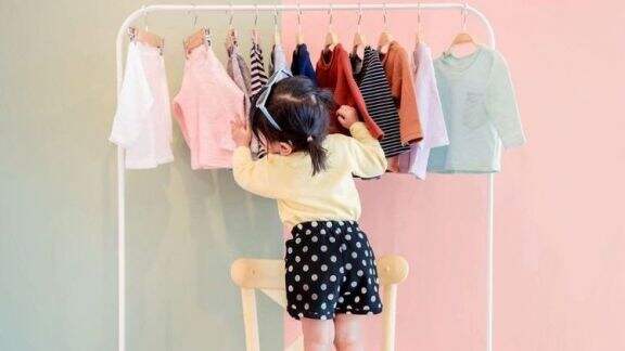 Catat Moms, 4 Rekomendasi Terbaik Jenis Bahan Pakaian untuk Si Kecil