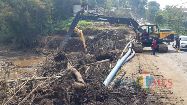 Beberapa Jalan di Kota Batu Ditutup Sementara, Proses Pembersihan Material Banjir Bandang