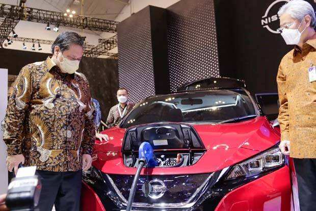 Setelah Buka GIIAS 2021, Airlangga Hartarto Lakukan Kunjungan ke Area Pameran