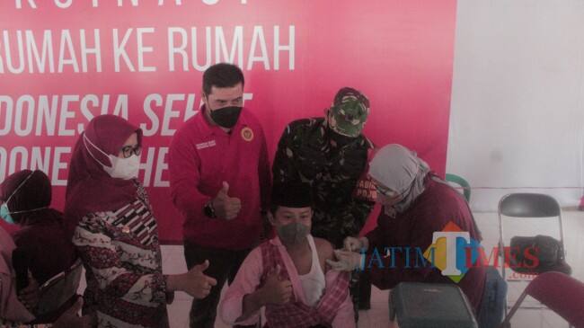 Bupati Blitar dan Kabinda Jatim Blusukan ke Pedesaan, Pantau Vaksinasi Door to Door