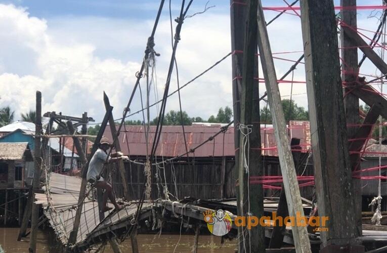 Curi Perhatian, PUPR-BPJN Kalsel Tinjau Jembatan “Ekstrem” Desa Tanipah Banjar