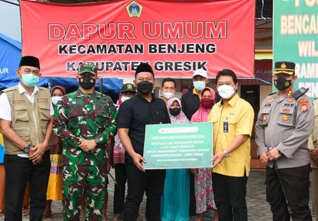 Salurkan 1.972 Sembako untuk Korban Banjir Gresik
