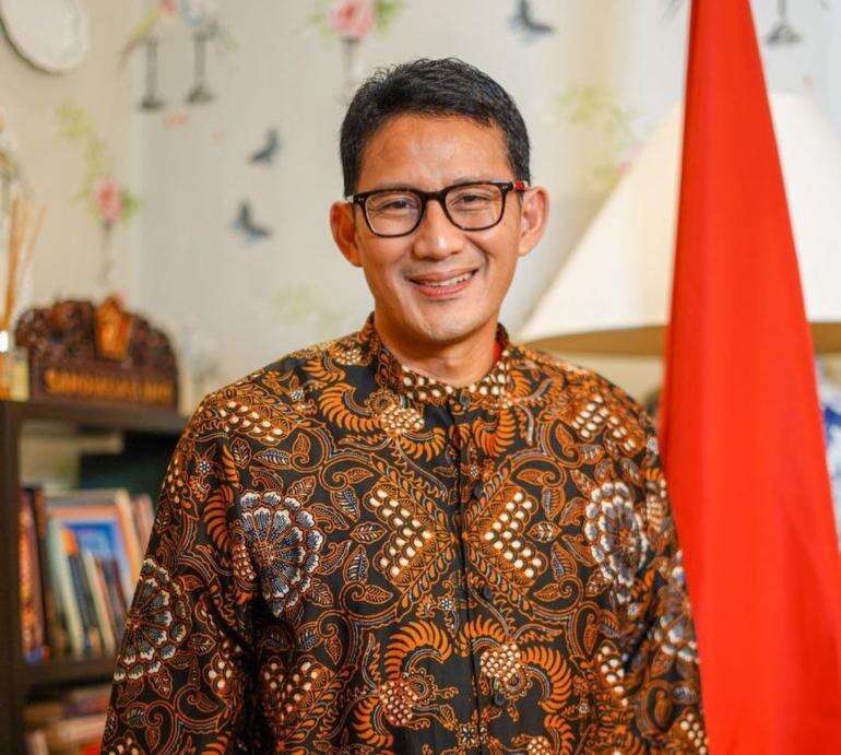 Percepat Herd Immunity, Sandiaga Uno Lepas Mobil Vaksinasi