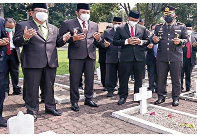 Tabur Bunga hingga Aksi Teatrikal untuk Peringati Hari Pahlawan