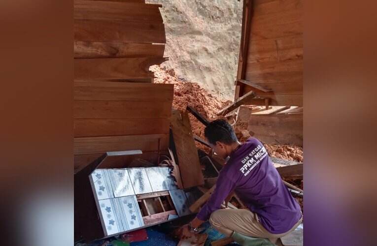 Kena Longsoran Tebing, Sebuah Rumah di Panaan Tabalong Rusak