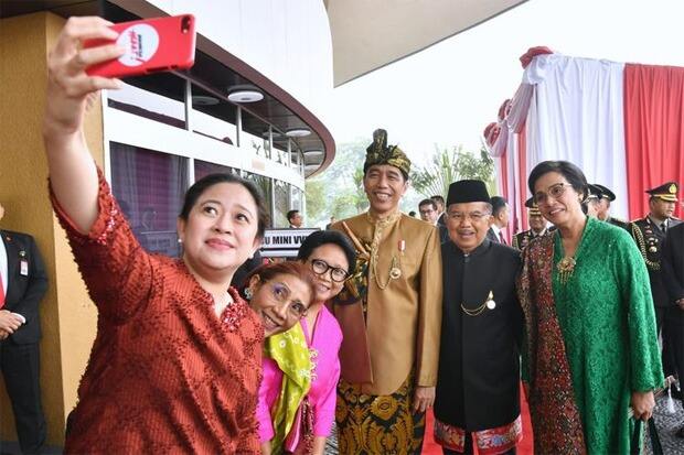 Sindir Tanam Padi Hujan-hujanan, Ini Momen Kedekatan Susi Pudjiastuti dan Puan Maharani