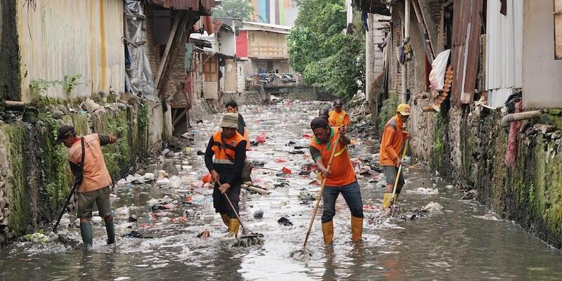 Aksi Tanggap PPSU Berhasil Percepat Genangan di Mampang dan Cipinang Melayu Surut