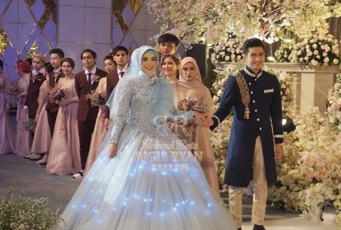 Teuku Ryan- Ria Ricis Jadi Raja dan Ratu di Resepsi Pernikahan