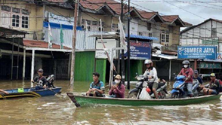 3 Pekan Banjir Sintang Surutnya Telat, Ributnya Cepat