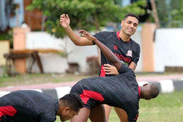 Liga 1 Indonesia Tunggu Pelatih Baru, MU Jaga Performa Pemain