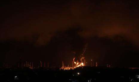 Api Sempat Kembali Muncul di Lokasi Kilang yang Terbakar