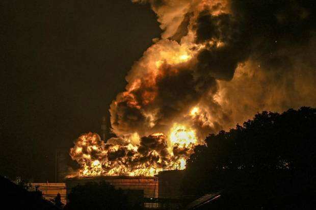 Tangki Sering Terbakar, Kilang Pertamina Cilacap Dinilai Membahayakan Warga Sekitar
