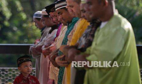 Cara Berbusana Islami Bagi Kaum Pria