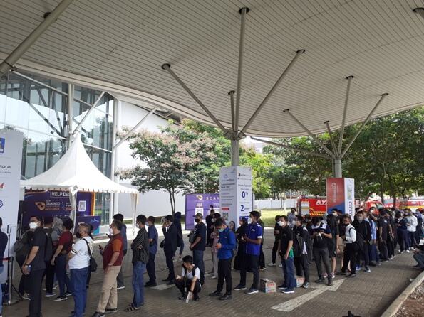 Antusias Pengunjung Tinggi, Antrean GIIAS 2021 Mengular