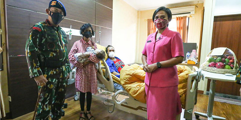 HUT Brimob ke-76, Kapolri Jenguk Anggota yang Tertembak saat Kejar KKB Papua