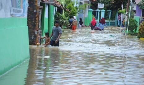 Antisipasi Banjir Sampang, Khofifah Cek Stasiun Pompa