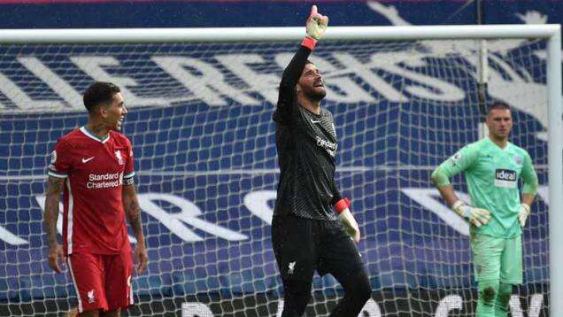 Kiper Liverpool Sesumbar Timnya Sanggup Rebut Semua Gelar Musim Ini