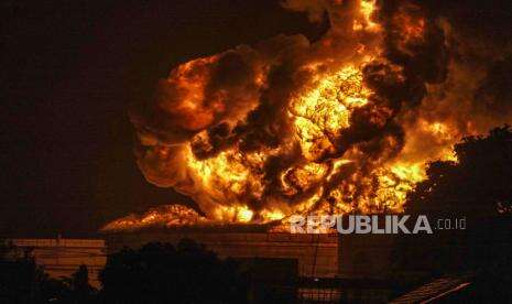Tangki Pertalite di Kilang Pertamina Cilacap Habis Terbakar