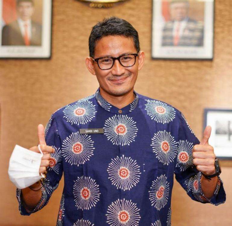 Kunjungi Boston, Sandiaga Bangga Pakai Jaket Kulit Asli Garut