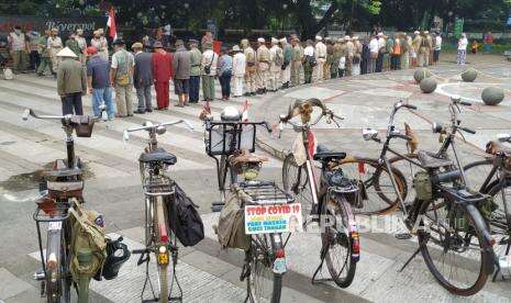 In Picture: Peringatan Hari Pahlawan Ala Komunitas Sepeda Tua