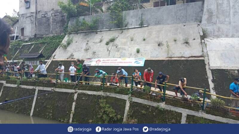 Lomba Mancing Ikan Lele, Warga Karangwaru Usir Jenuh