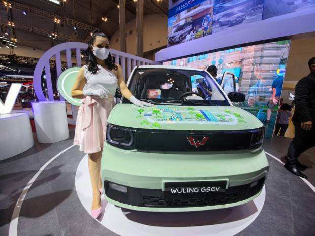 Penasaran dengan Bayaran Mbak-Mbak SPG GIIAS? Ternyata Segini Bocorannya