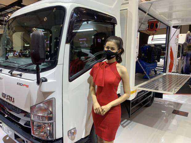 Tampil Cantik dan Seksi, Intip Yuk Gaji SPG GIIAS 2021