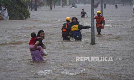Trans Kalimantan Terendam Banjir, Warga Diminta Hati-Hati