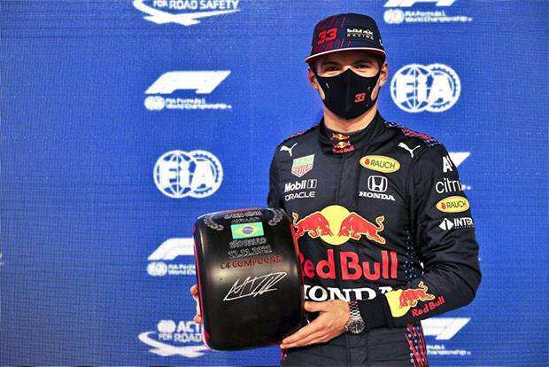 Alasan Pegang Ekor Mobil Meredes, Verstappen: Kami Curiga Sesuatu