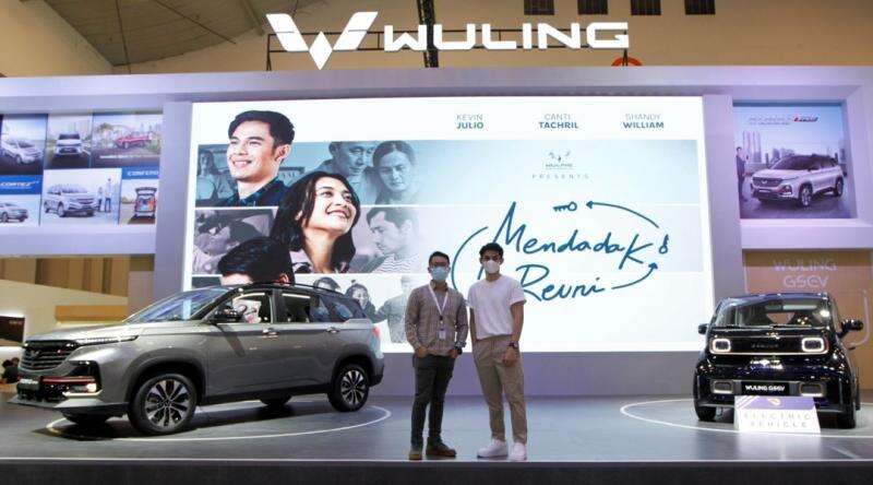 Ramaikan GIIAS 2021, Wuling Boyong Bintang Web Series Mendadak Reuni di Booth Pameran