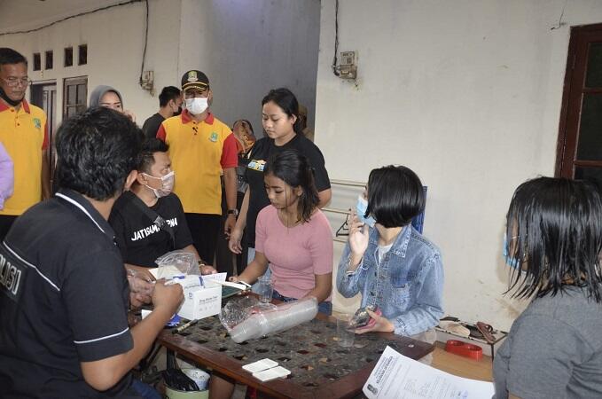 Gerebek Kos-Kosan di Bekasi, Polisi Amankan Pasangan Kumpul Kebo dan Pengguna Sabu