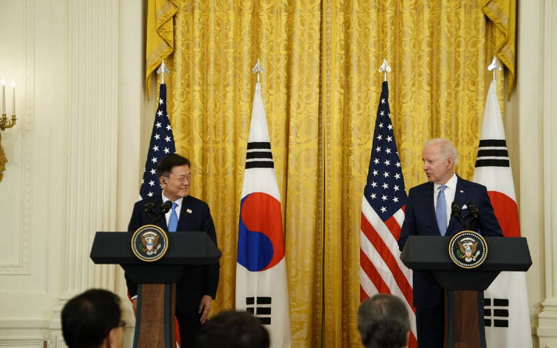 Presiden Korsel Ucapkan Selamat pada BTS atas Kemenangan di AMA`s 2021