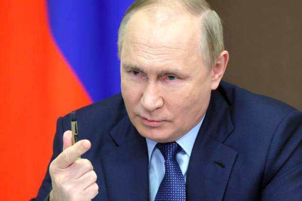 Putin Telah Uji Coba Vaksin Hidung COVID-19