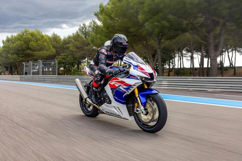 Honda CBR1000RR-R Fireblade 2022, Hadir Dengan Livery 30th Anniversary