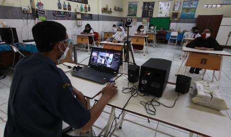 Pengajuan PTM 49 SMP di Surabaya Ditolak