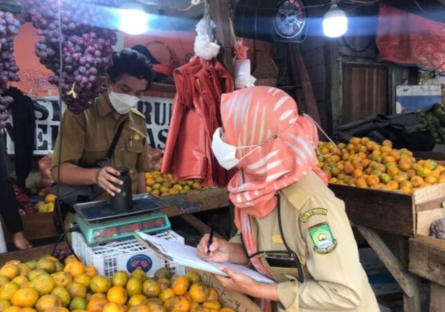 Lindungi Konsumen, Timbangan Pedagang di Kota Tangerang Diuji Tera