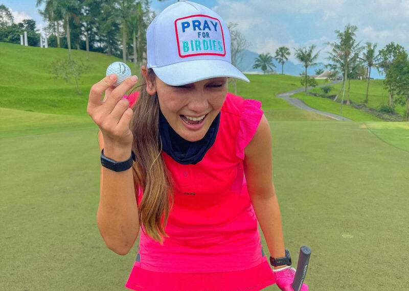 Luna Maya Seksi Main Golf Pakai Rok Mini, Netizen: Bu RT Memang Keren