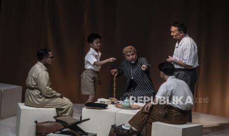 In Picture: Pertunjukan Teater Mereka yang Menunggu di Banda Naira