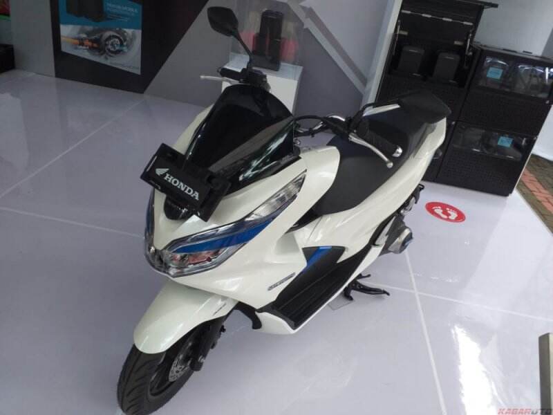 Masih Belum Dijual, Ini Spesifikasi Honda PCX Electric dan Service Bike di IEMS 2021