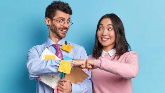 Bikin Lengket! Yuk Atur Tugas Bersihkan Rumah Bersama Suami, Moms