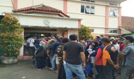 Ironi Nenek Sumirah dan PNS Penerima Bansos